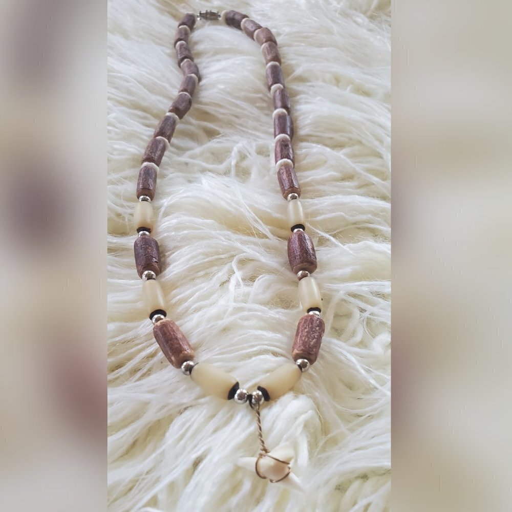 Beautiful Wooden Brown And Cream White Pendant Necklace🌴